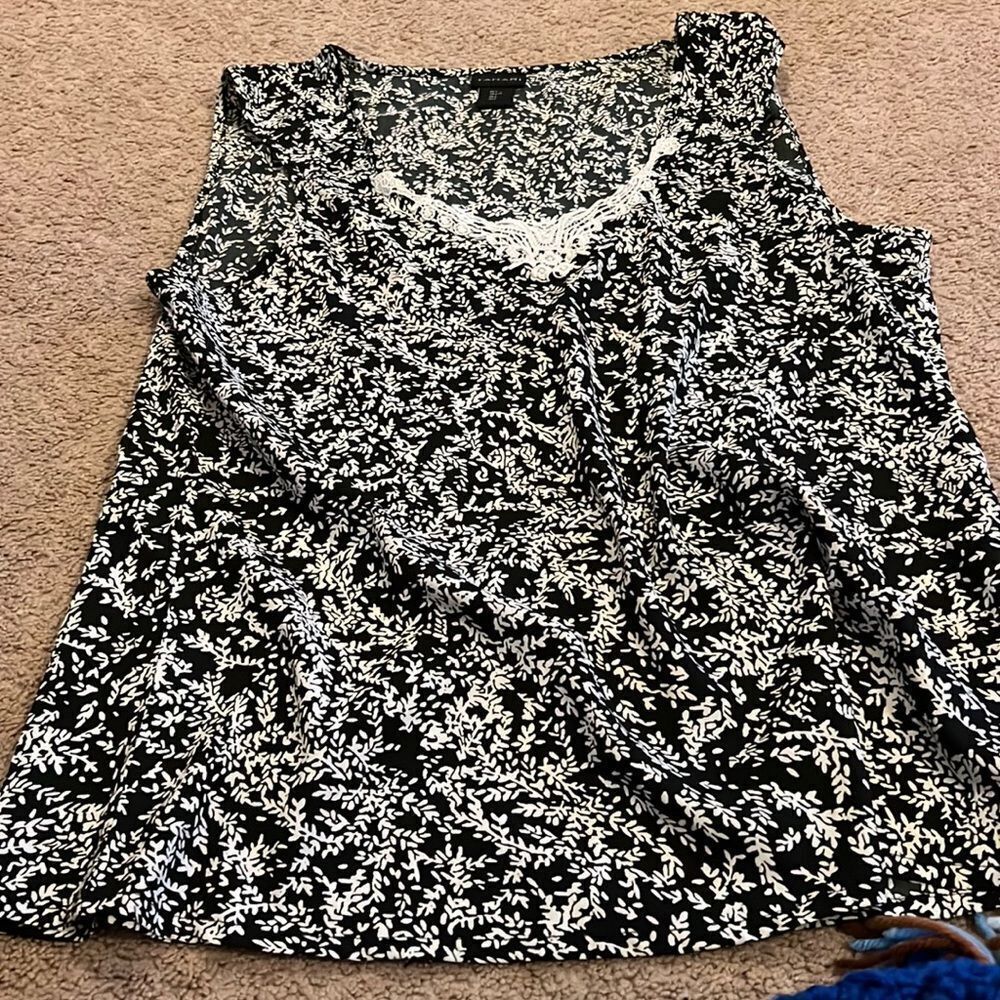 Tahari large tank top‎